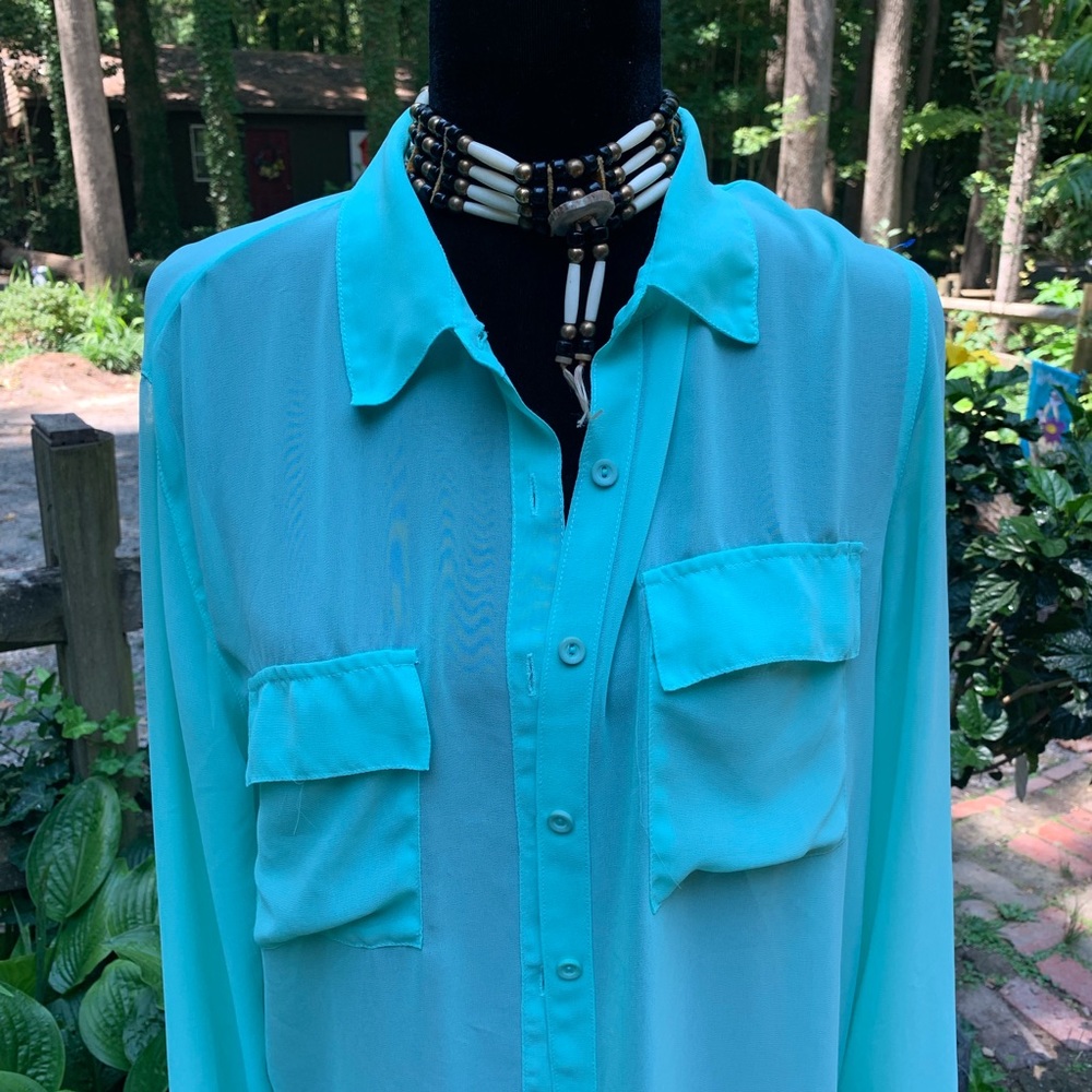 Timing sheer button down - Picture 2 of 3
